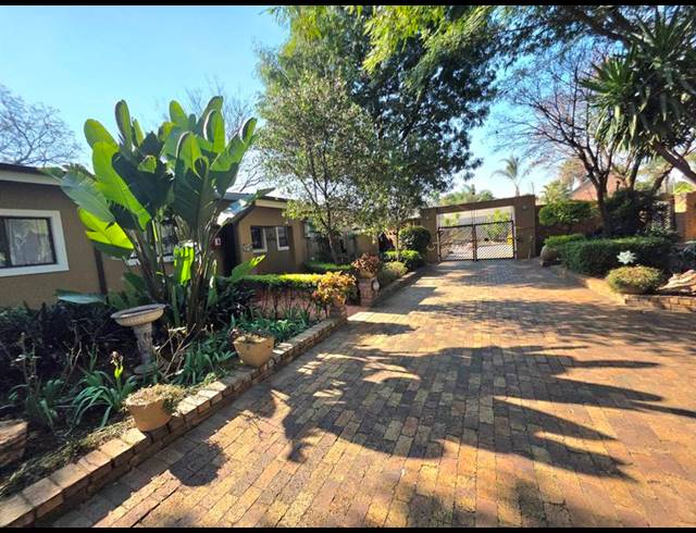 8 BEDROOM HOUSE FOR SALE IN LIBRADENE